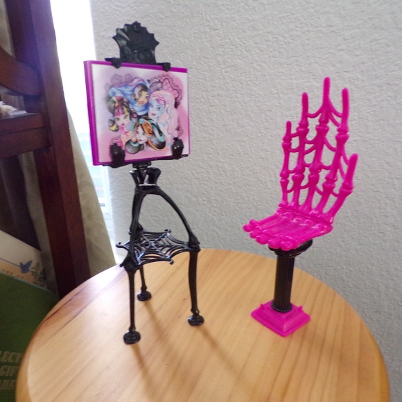 Monster High Art Class Playset - Picture 1 of 6